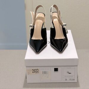 J'Adior Slingback Pump
Black Patent Calfskin Christian Dior